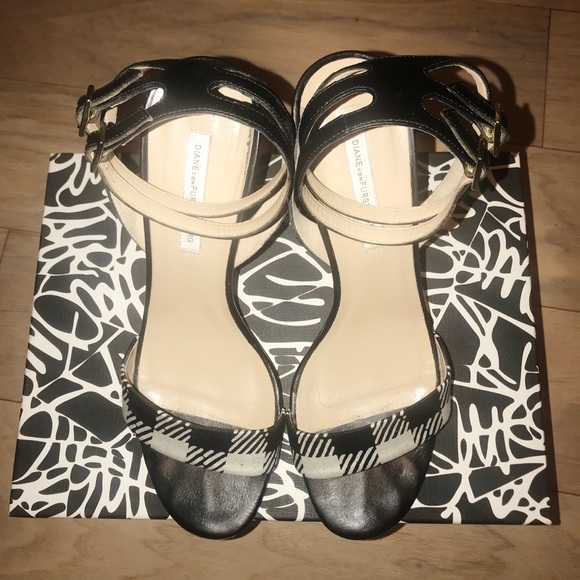 DVF Vera Too Houndstooth & Tortoise Sandals - Picture 4 of 4